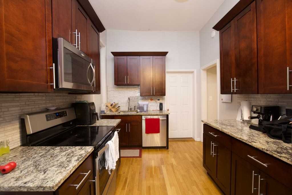 1252 N Greenview Ave #1 - Photo 2 of 21