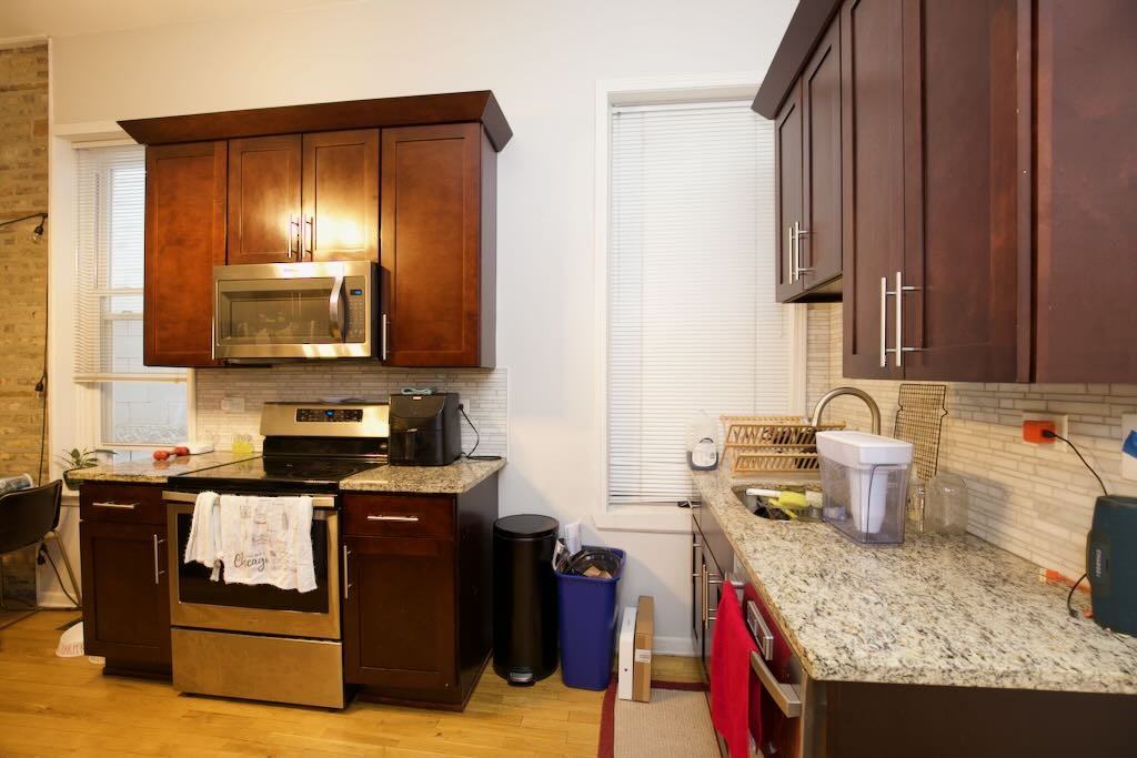 1252 N Greenview Ave #1 - Photo 3 of 21