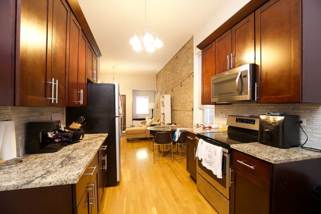 1252 N Greenview Ave #1 - Photo 4 of 21