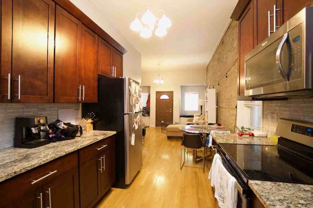 1252 N Greenview Ave #1 - Photo 5 of 21