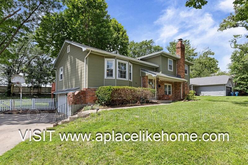 9514 Glenwood St - Photo 2 of 48