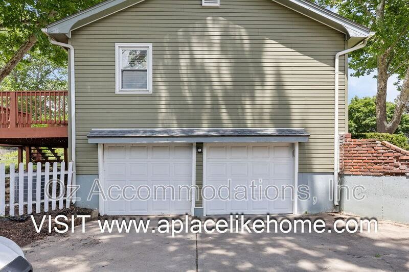 9514 Glenwood St - Photo 3 of 48