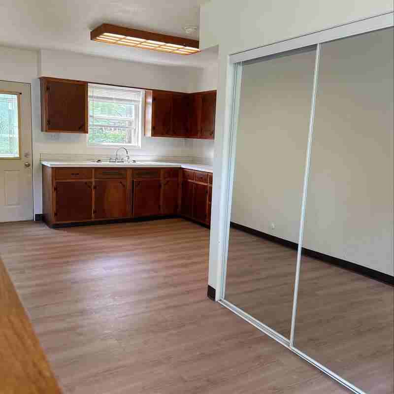 117 E Union St - Photo 2 of 9