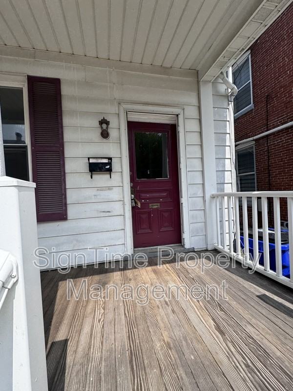 627 N Mulberry St - Photo 4 of 30
