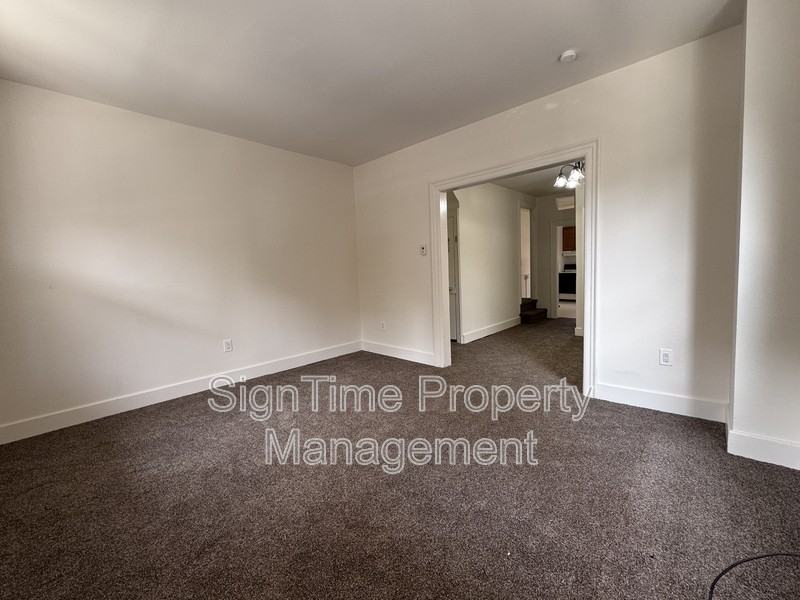 627 N Mulberry St - Photo 7 of 30