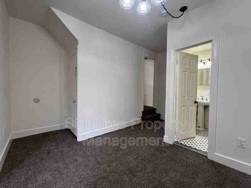 627 N Mulberry St - Photo 7 of 22
