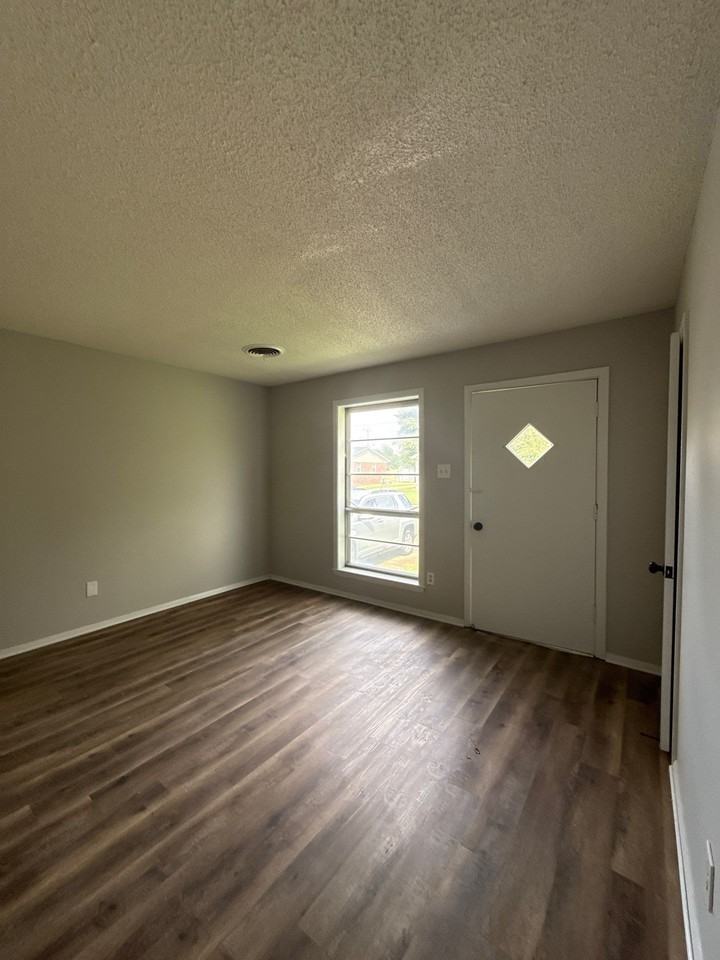 147 Tisdale St #1 - Photo 3 of 9