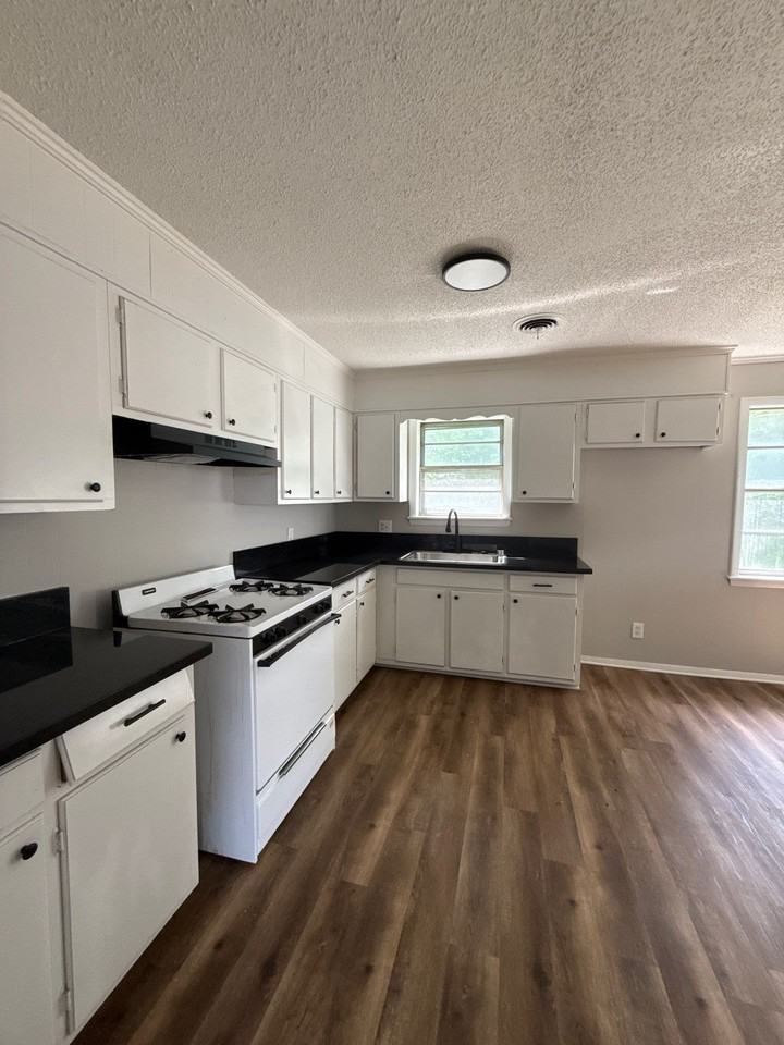 147 Tisdale St #1 - Photo 5 of 9
