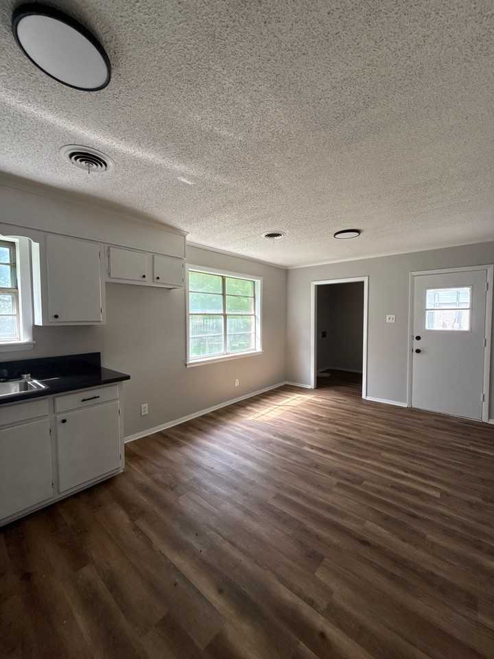 147 Tisdale St #1 - Photo 6 of 9