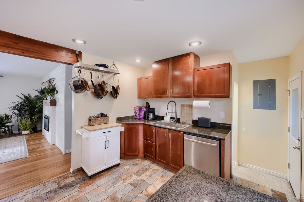1007 Venus Dr #1 - Photo 4 of 17