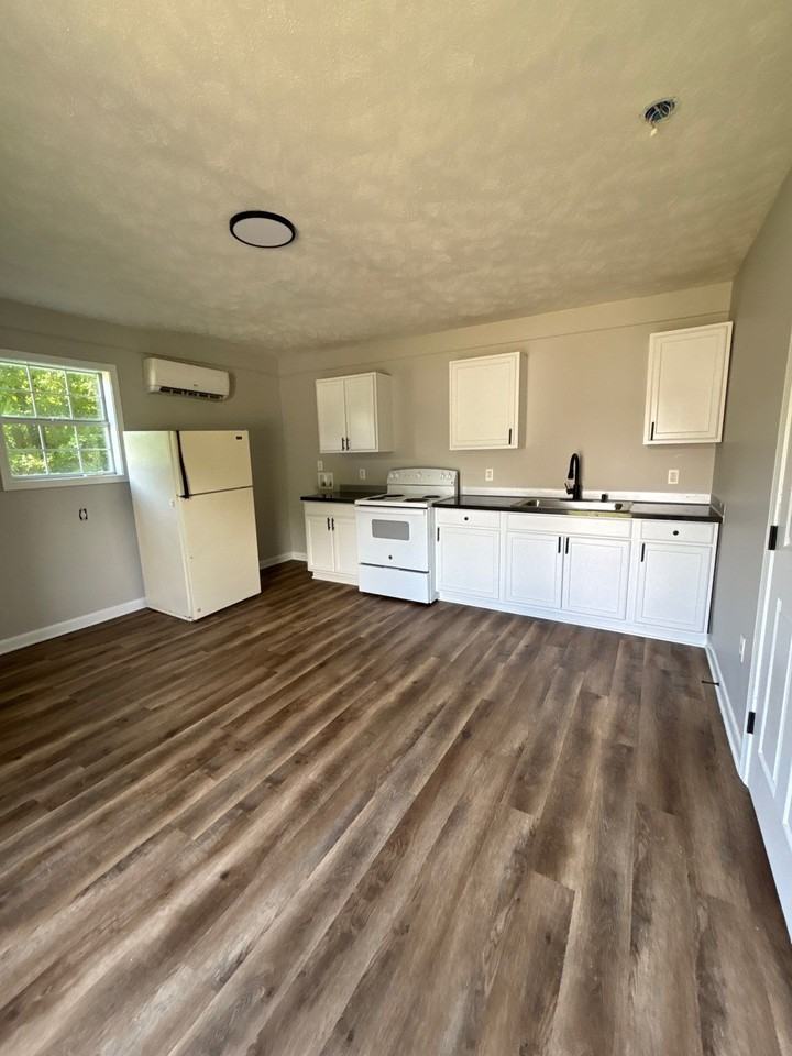 144 Sarah Cir #1 - Photo 2 of 9