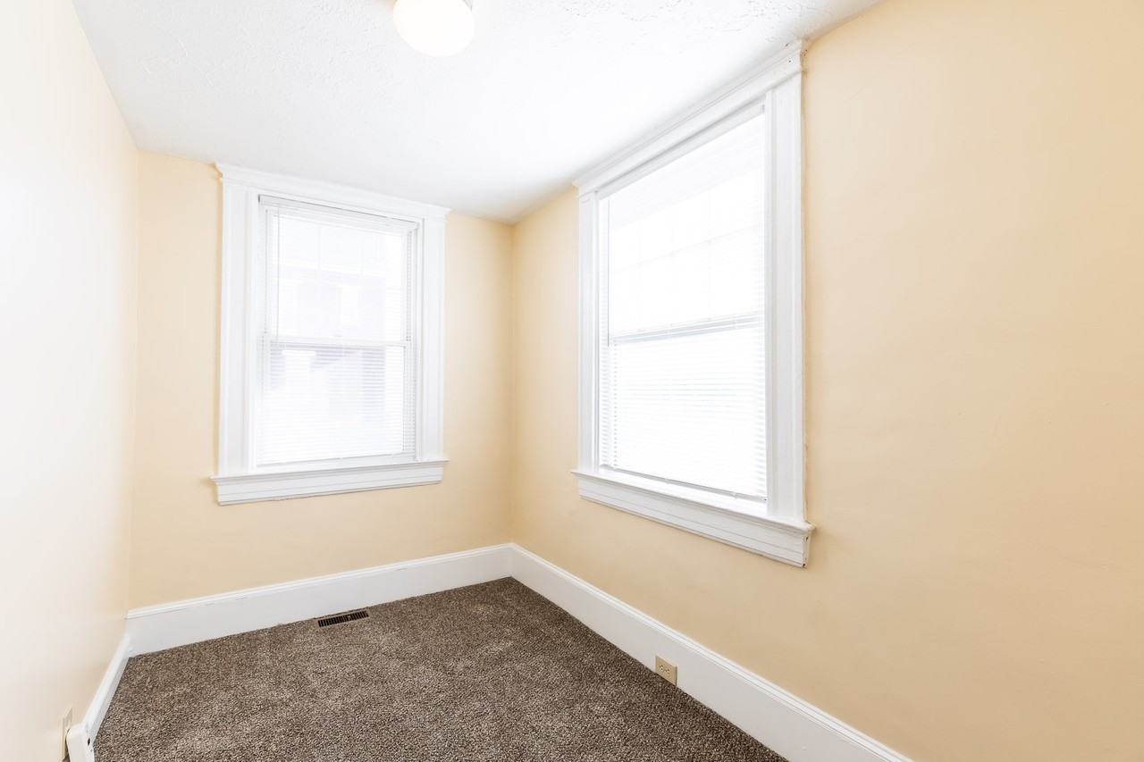 811 Lexington Ave #1 - Photo 3 of 26