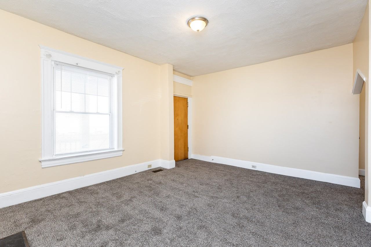 811 Lexington Ave #1 - Photo 4 of 26