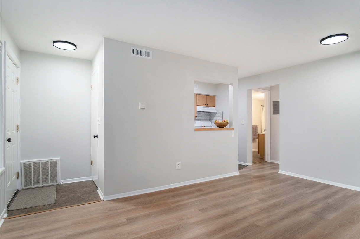 2727 Madelyn Drive Southwest - E #2727E - Photo 5 of 9