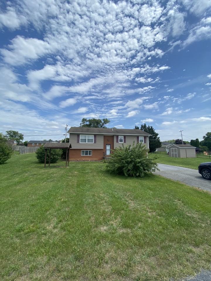 39 Timothy Dr #1 - Photo 3 of 34