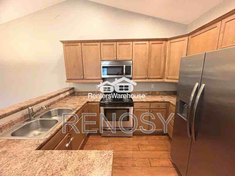 2000 Meadow Ct #210 - Photo 6 of 13