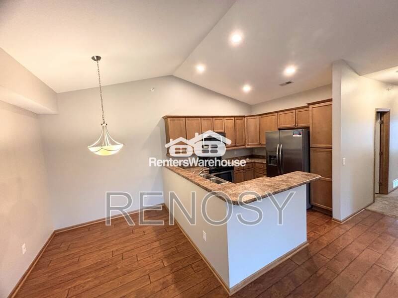 2000 Meadow Ct #405 - Photo 4 of 21