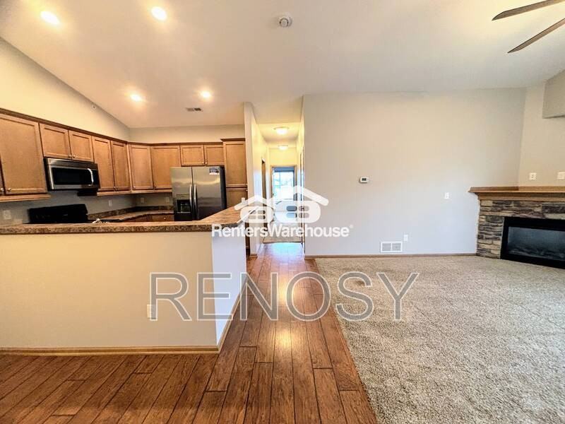 2000 Meadow Ct #405 - Photo 6 of 21