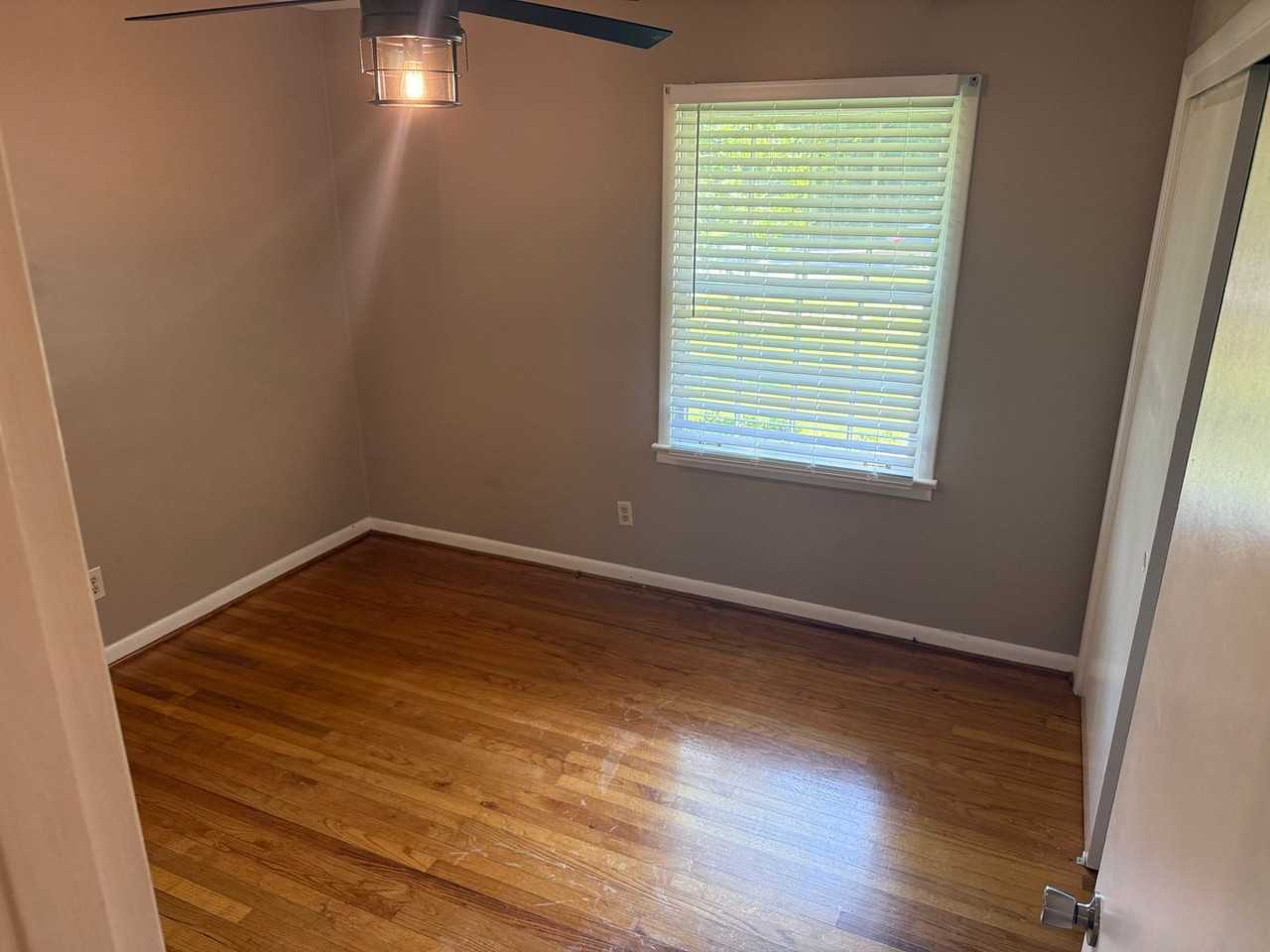 591 E University Dr - Photo 5 of 13