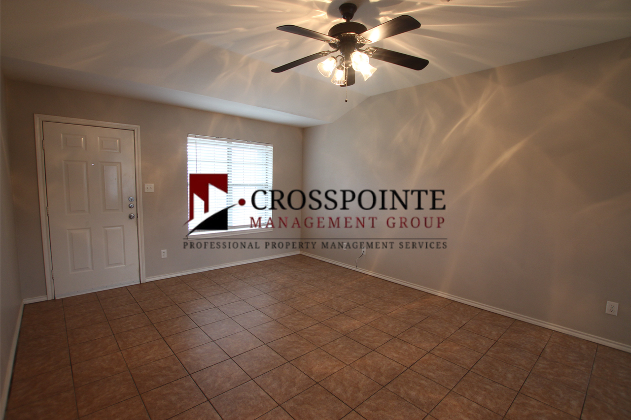 18063 Loring Ln - Photo 4 of 18