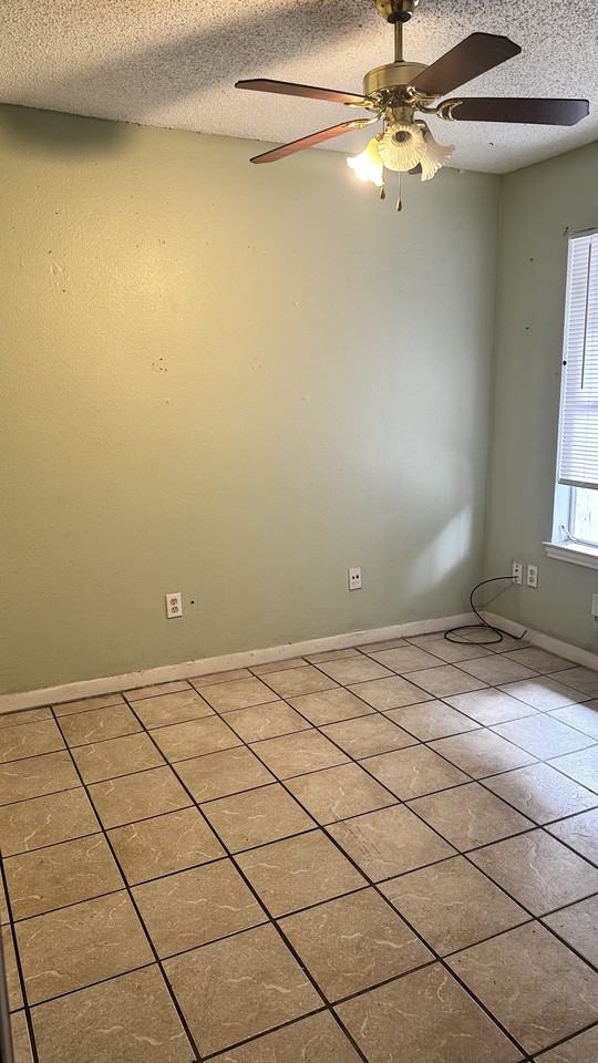 3605 Crestbrook Ct #1 - Photo 4 of 10