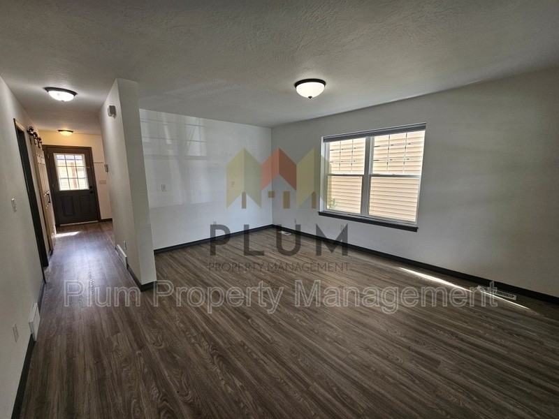 1314 Bulwer St - Photo 3 of 29