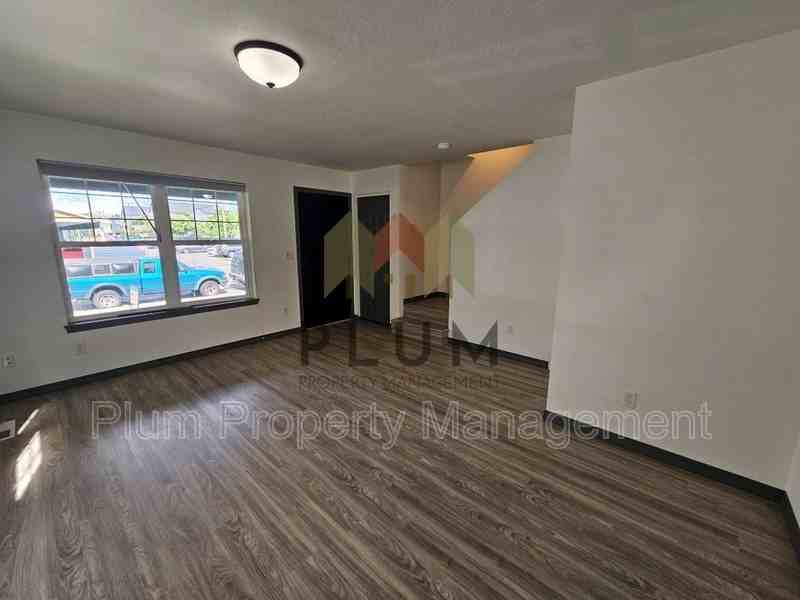 1314 Bulwer St - Photo 5 of 29