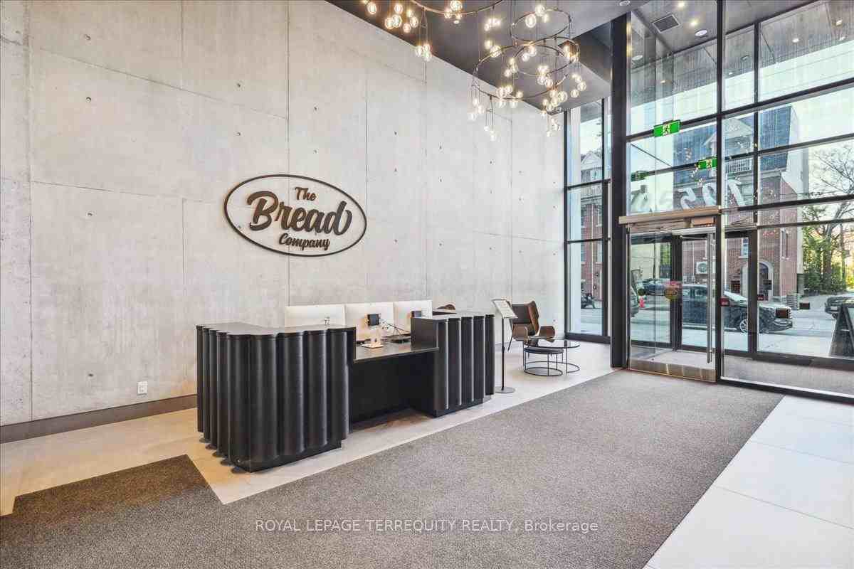 195 McCaul Street - Photo 2
