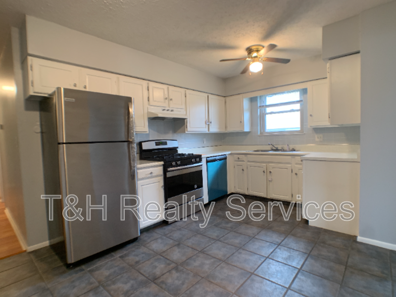 7649 Southfield Dr - Photo 5 of 20
