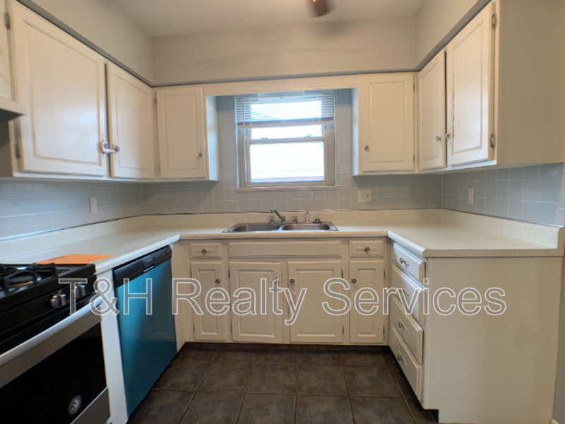 7649 Southfield Dr - Photo 6 of 20