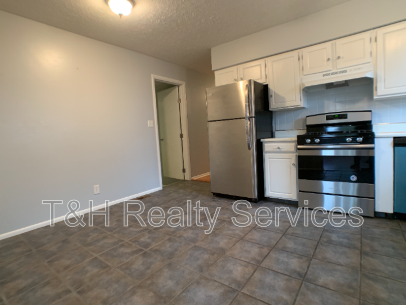 7649 Southfield Dr - Photo 7 of 20