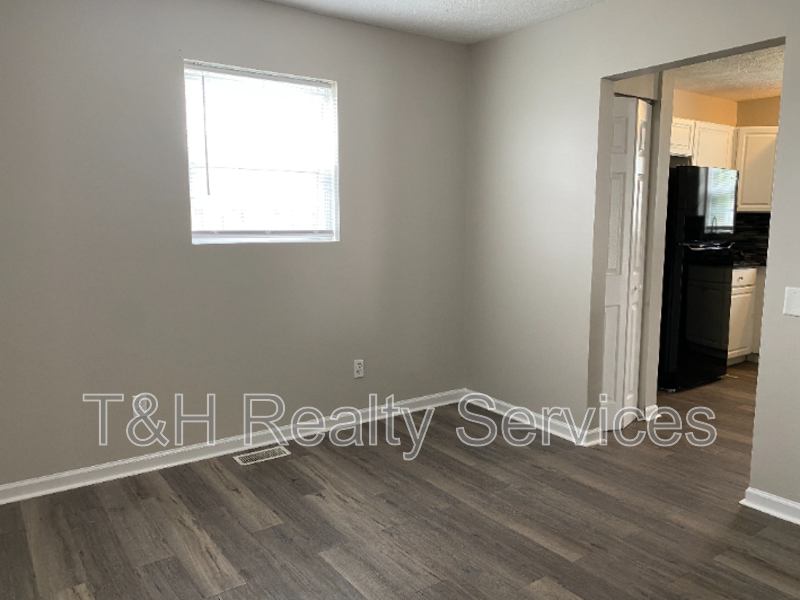 3008 N Pauline Ave - Photo 3 of 25