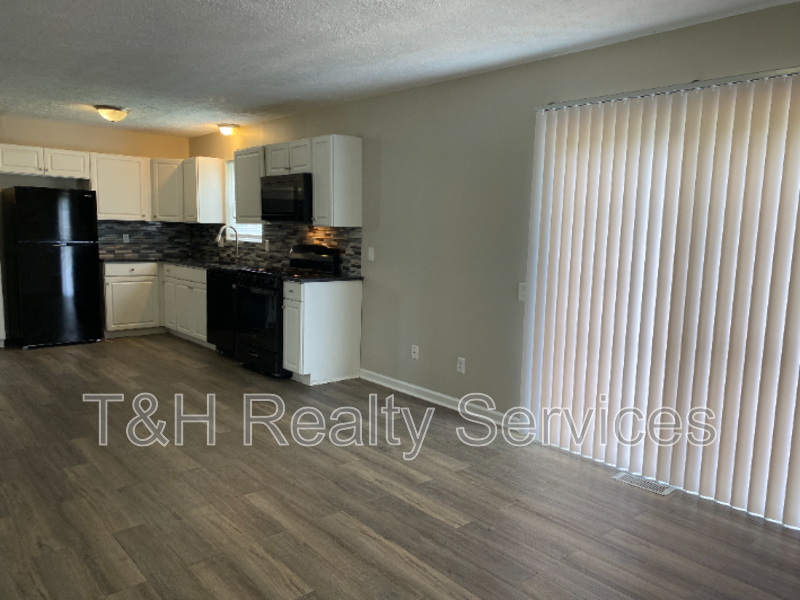 3008 N Pauline Ave - Photo 4 of 25