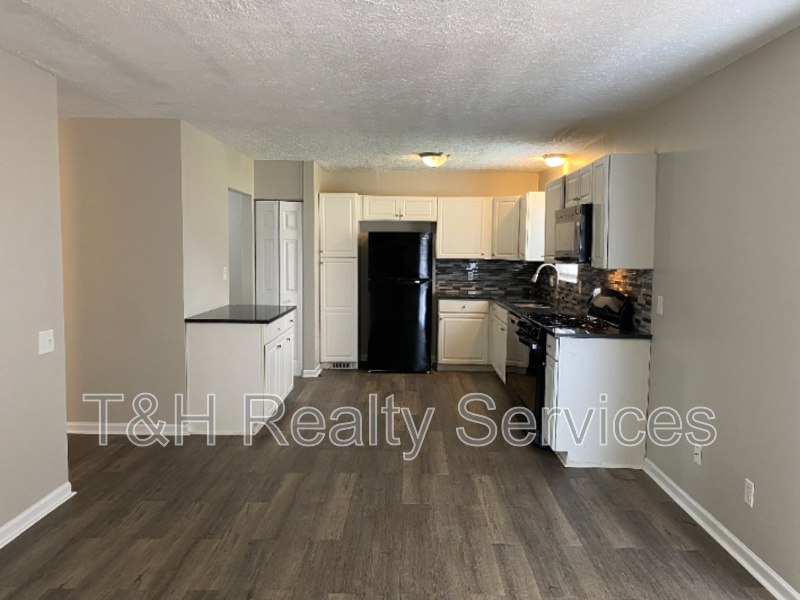 3008 N Pauline Ave - Photo 5 of 25