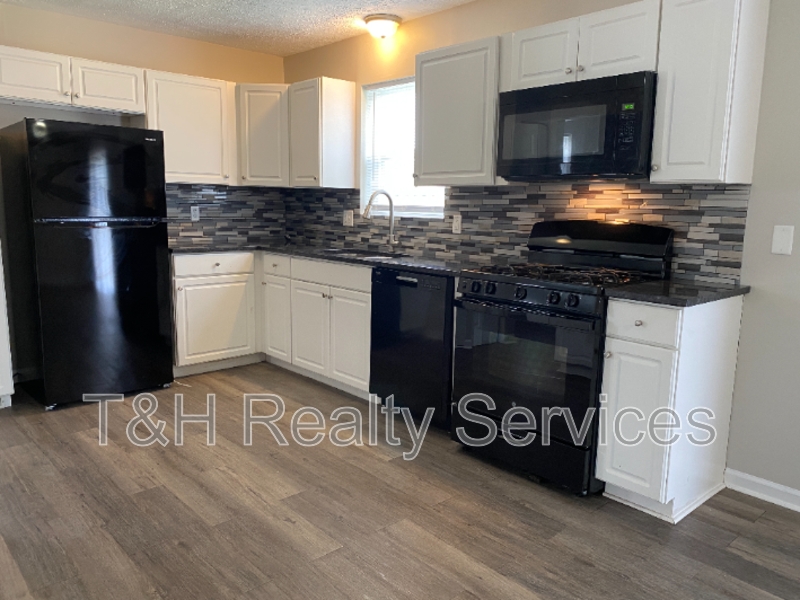 3008 N Pauline Ave - Photo 6 of 25