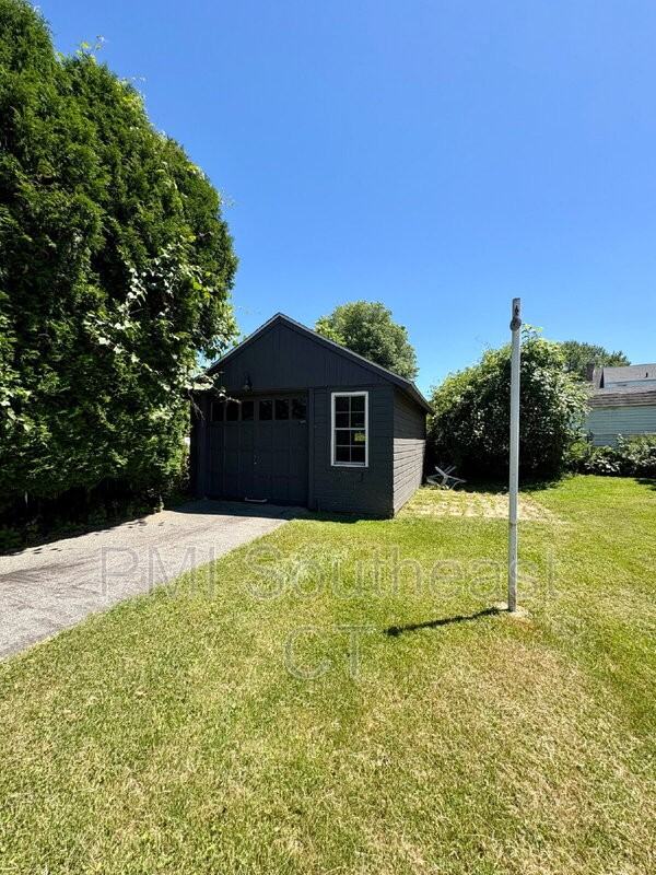 33 Country Club Rd - Photo 5 of 21
