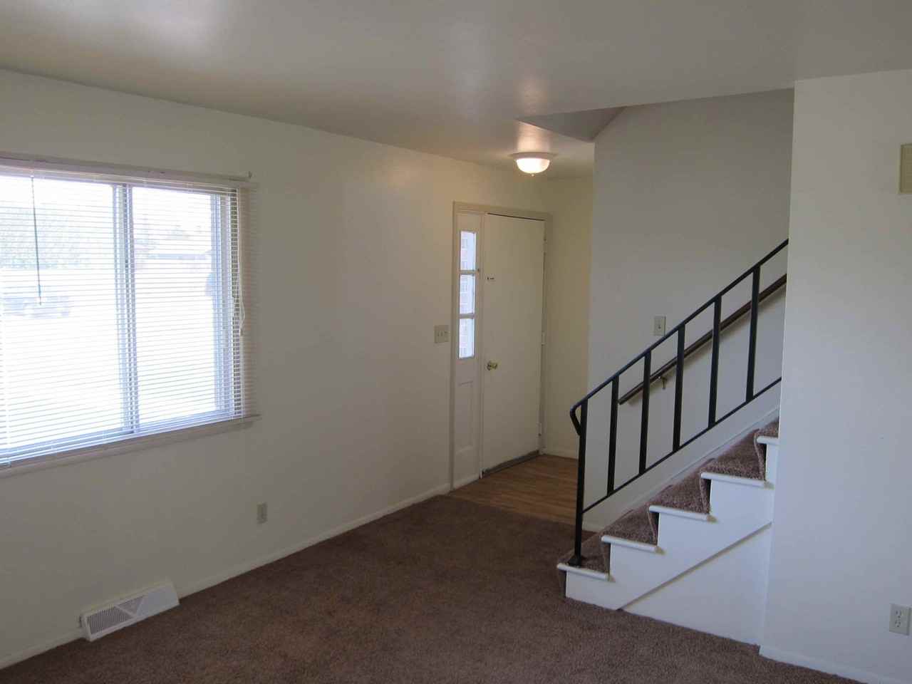 224 Falls Rd - Photo 4 of 18