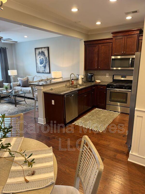 604 Springbank Aly - Photo 3 of 19