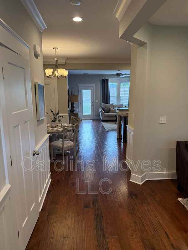 604 Springbank Aly - Photo 5 of 19