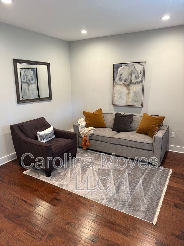604 Springbank Aly - Photo 6 of 19
