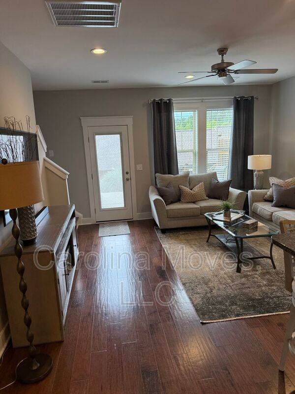 604 Springbank Aly - Photo 7 of 19