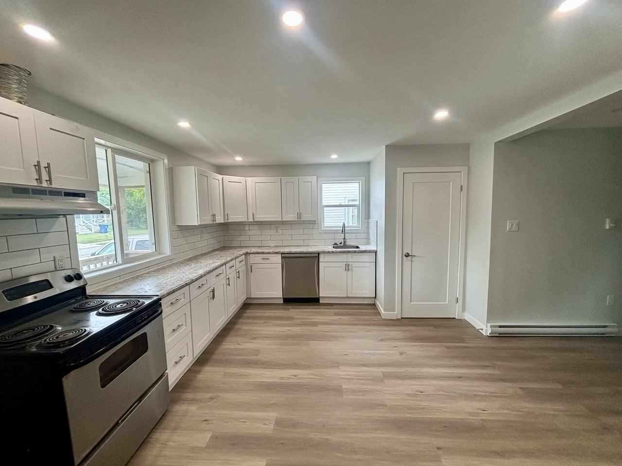 189 Raleigh St - Photo 3 of 11