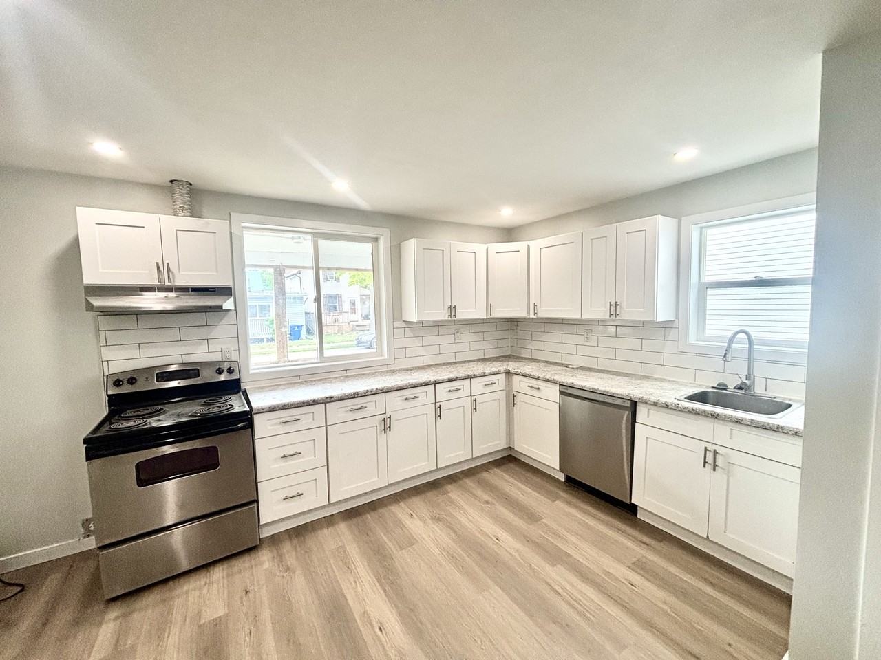 189 Raleigh St - Photo 4 of 11