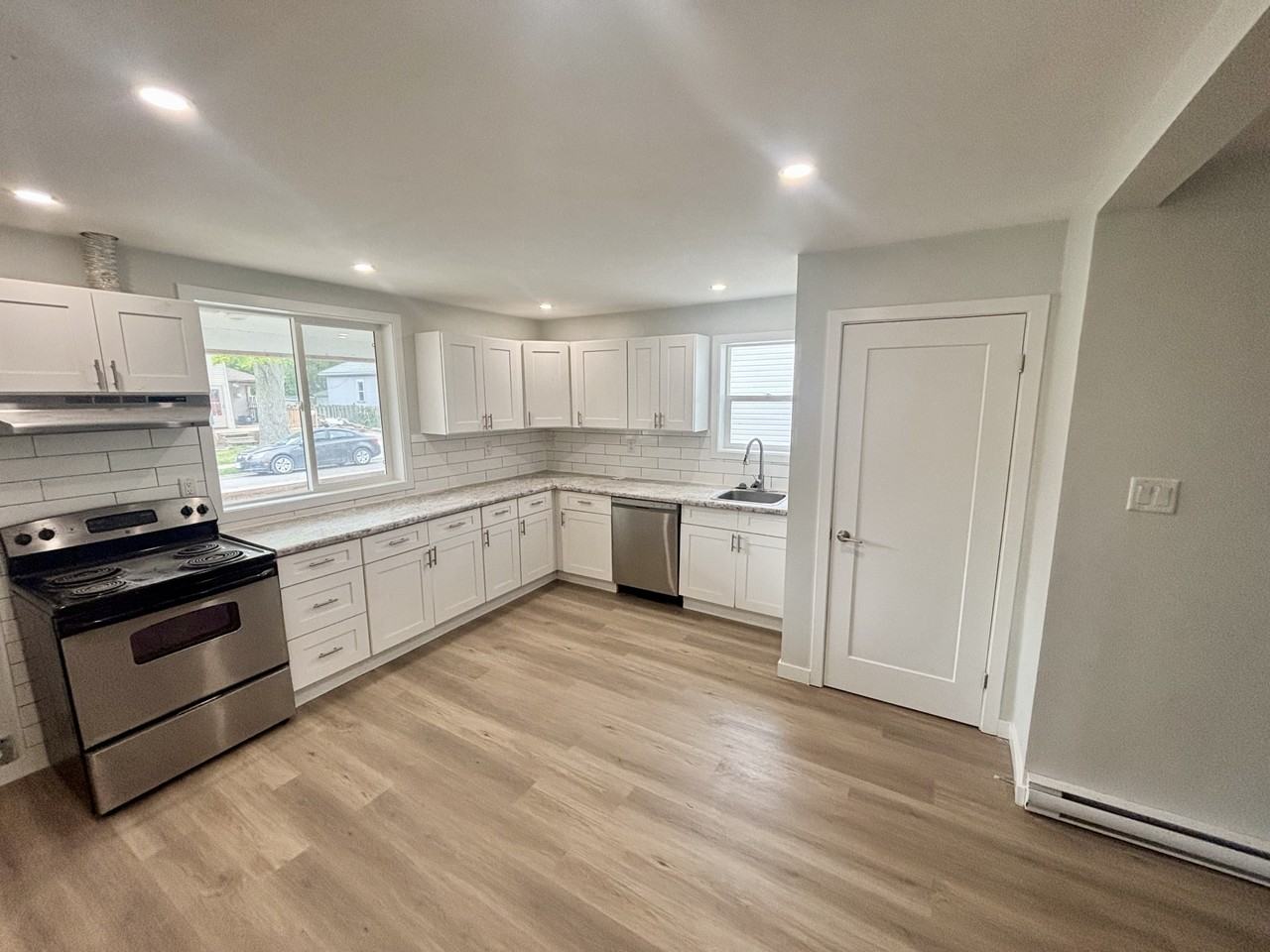 189 Raleigh St - Photo 5 of 11