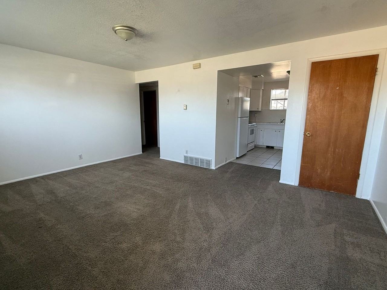 1585 S 800 E - Photo 2 of 11