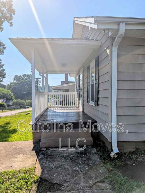 403 Mccrary St - Photo 3 of 16