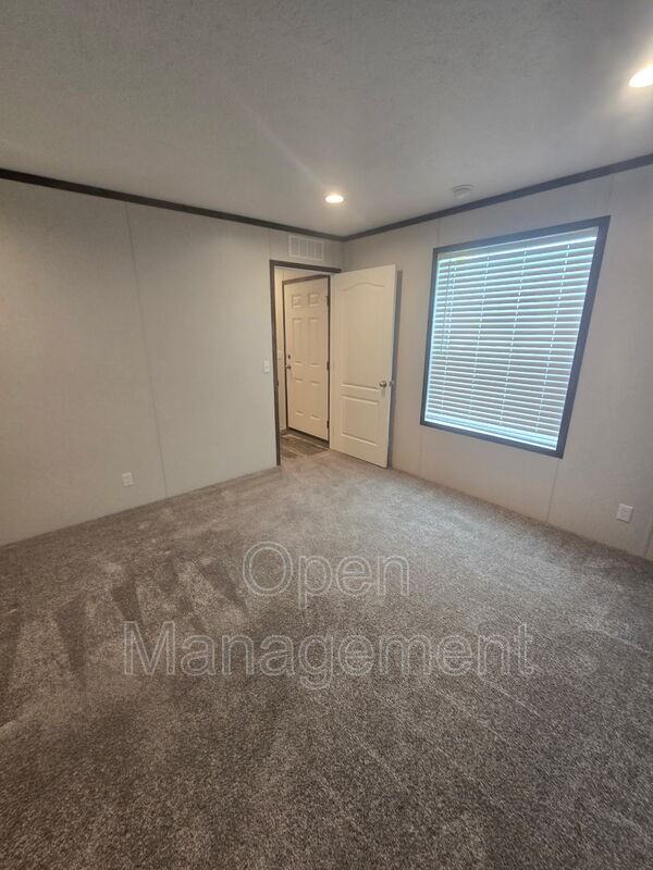 511 E 1st St - Photo 5 of 15