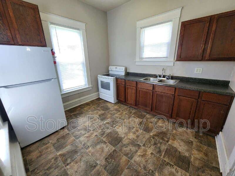 812 College Ave #2 - Photo 3 of 6