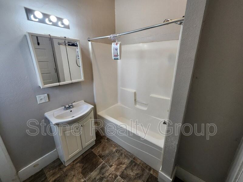812 College Ave #2 - Photo 4 of 6