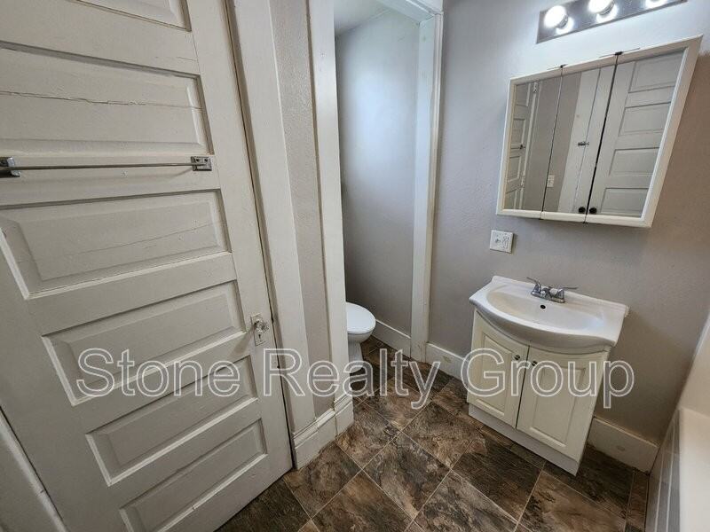 812 College Ave #2 - Photo 5 of 6